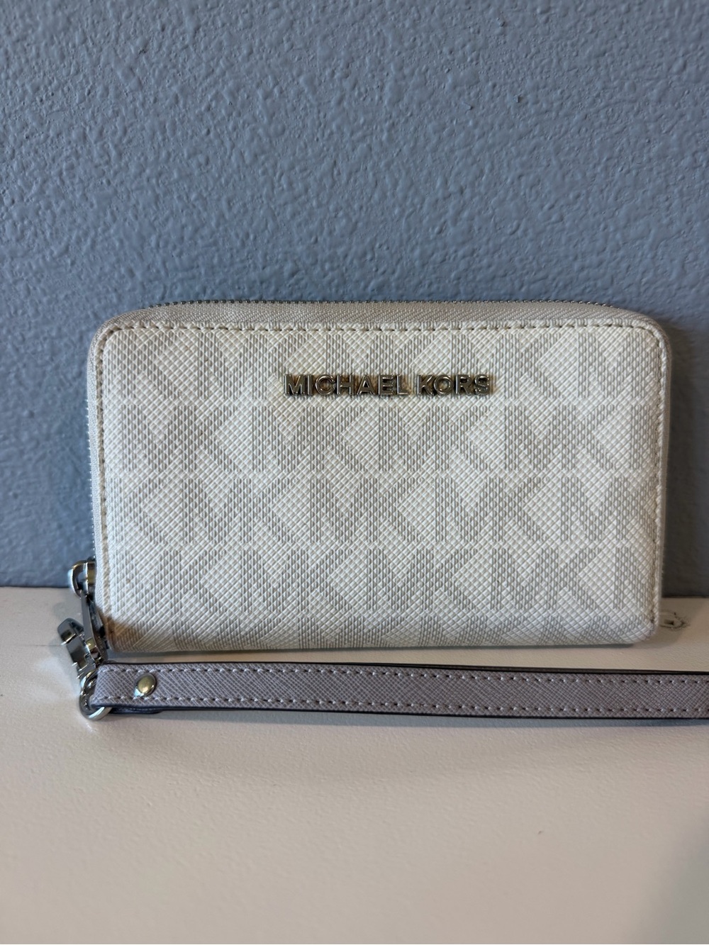Michael Kors Jet Set Zip-Around Continental Wsllet Wristlet Silver Hardware